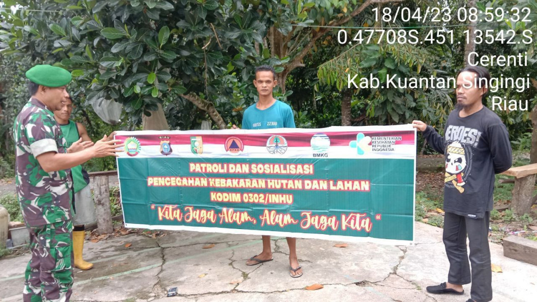 Optimalkan Pengawasan Bahaya  Karhutla, Babinsa Koramil 06/ Cerenti Kodim 0302/Inhu Laksanakan Patroli dan Sosialisasi Kepada Masyarakat Desa Pulau Panjang Cerenti