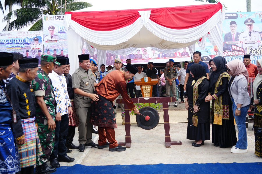 Buka Pacu Jalur Kari Bersama  Kapolres dan Kajari;  Bupati Suhardiman Ajak Masyarakat Kuansing Kembali Bersatu