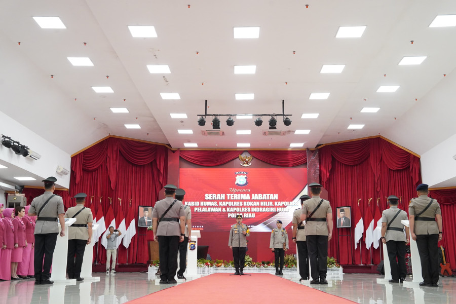 Kapolda Riau Pimpin Sertijab Pergantian 3 Kapolres dan Kabid Humas