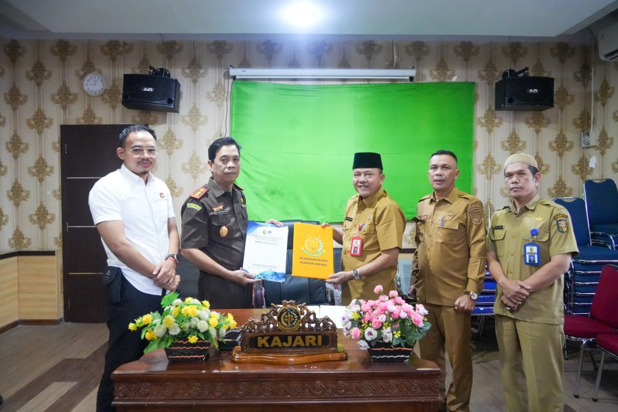 Kejari Kuansing Tanda Tangani MoU Pendampingan Kegiatan Kerja Sama Media Tahun 2026 antara Kejaksaan Negeri Kuantan Singingi dan Dinas Kominfo Kuansing 
