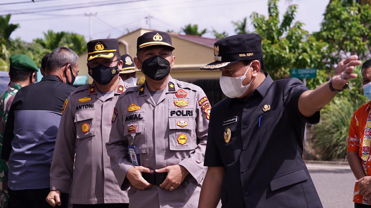 Tinjau Posko PPKM Skala Mikro, Wabup Kuansing H. Suhardiman Amby, Minta Masyarakat Patuhi Prokes