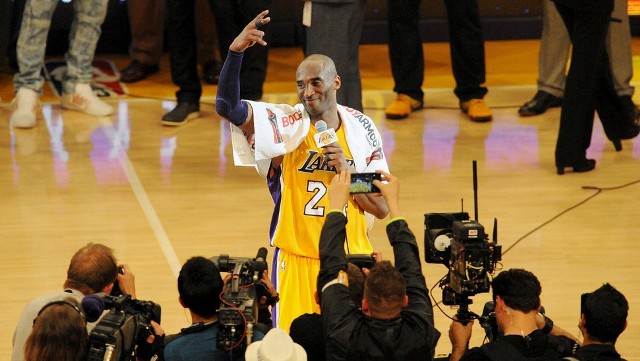 Penuh Haru, Kobe Bryant Umumkan Pensiun Setelah Bela Lakers Selama 20 Tahun