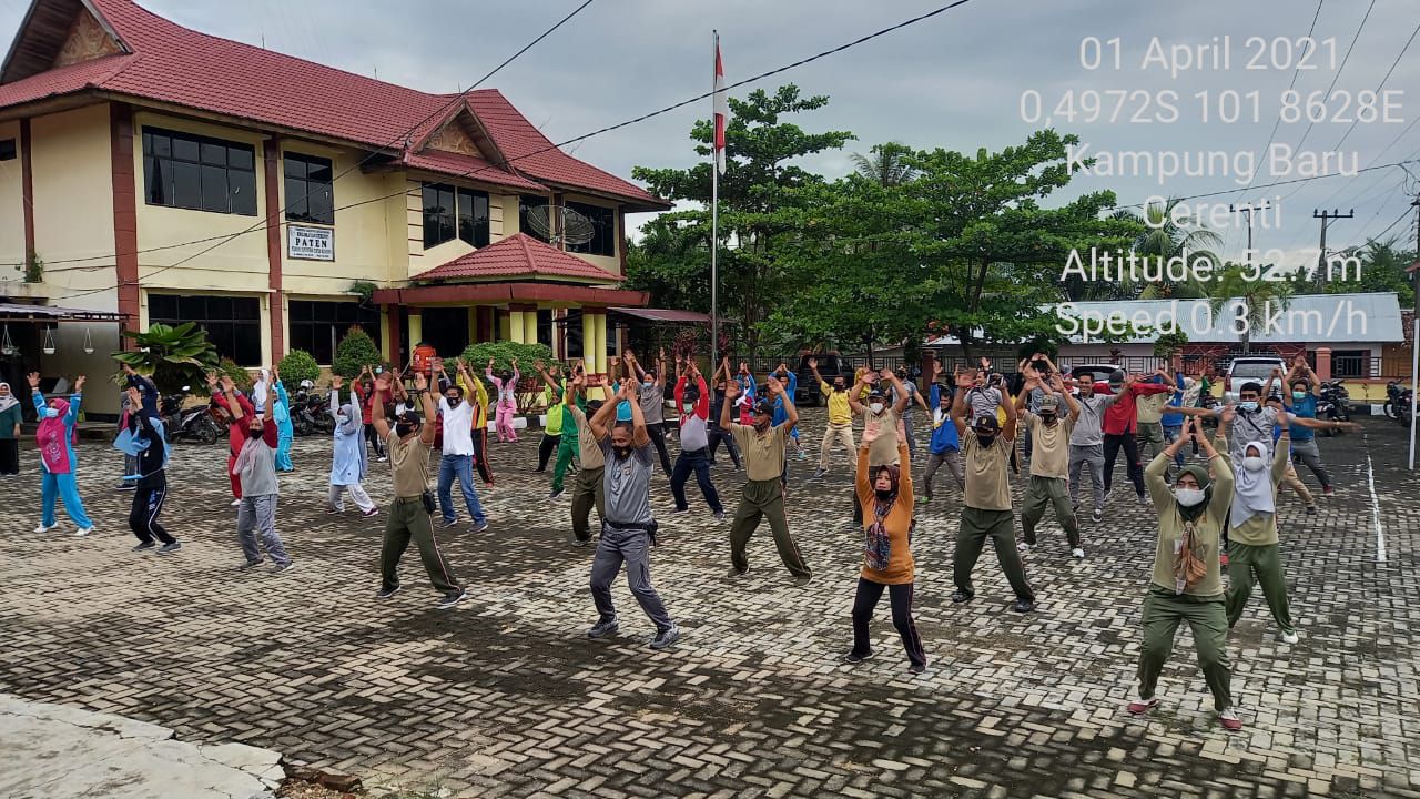 Jaga Kebugaran, Anggota Koramil 06/Cerenti Dim 0302/Inhu Senam Germas Sehat  Bersama Aparat Pemerintah