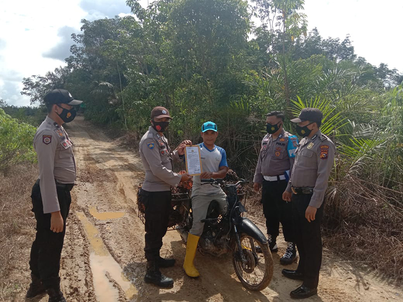 Antisipasi Karhutla, Polsek Pangkalan Lesung Laksanakan Patroli dan Sebarkan Maklumat Kapolda Riau