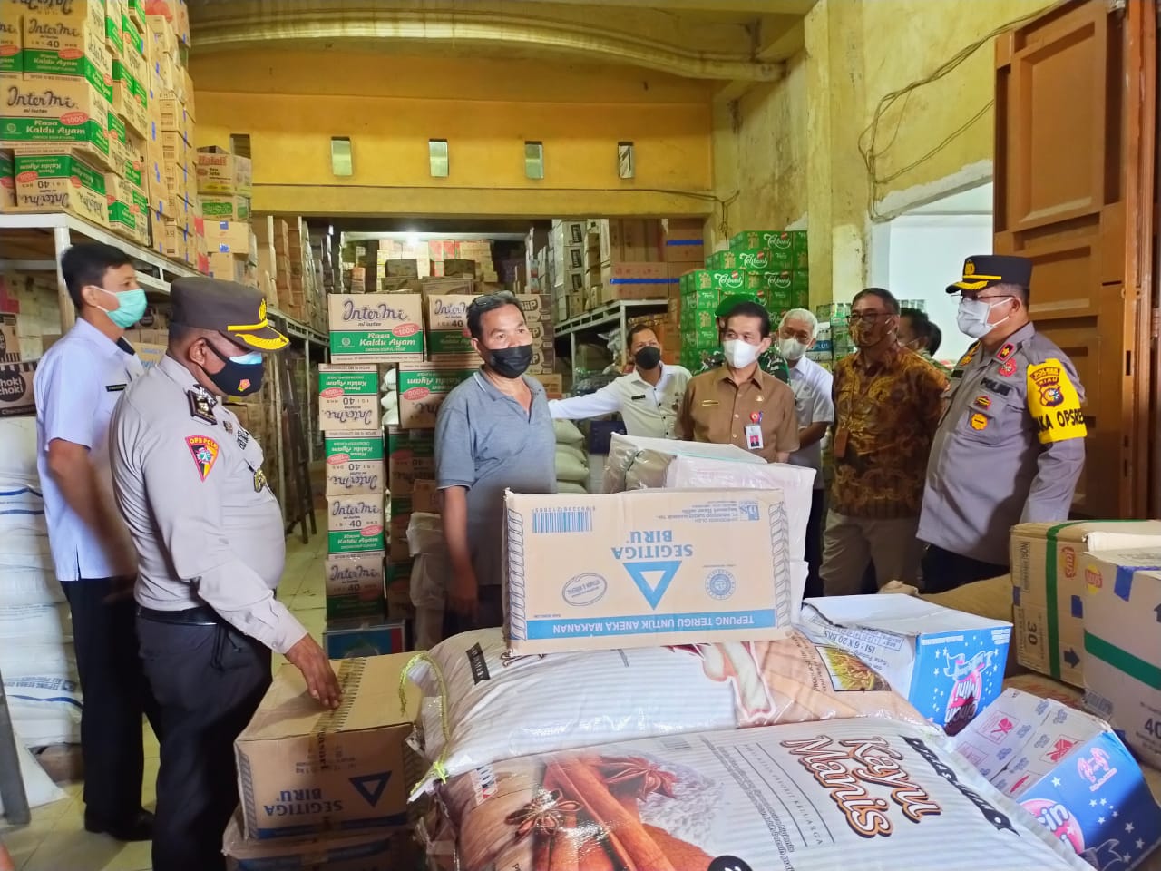 Polres Kuansing Bersama Pemkab  Kuansing Melakukan Peninjauan dan Pemantauan Gudang / Ruko  Pedagang Pemasok BAPOKMAS