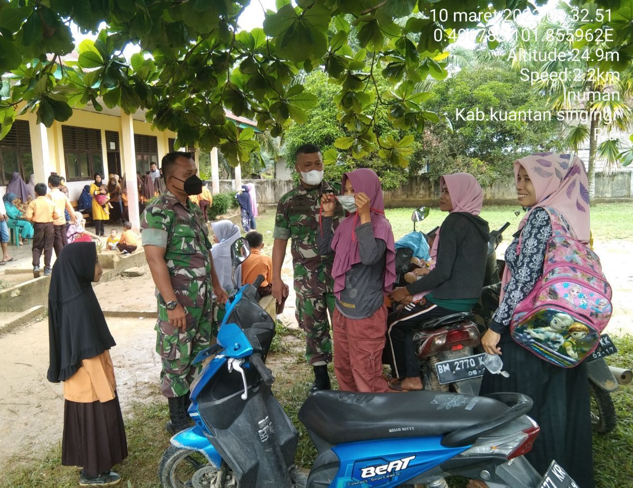 Babinsa Koramil 06/Cerenti Kodim 0302/Inhu Menghimbau Akan Pentingnya Penegakan Protokol Kesehatan