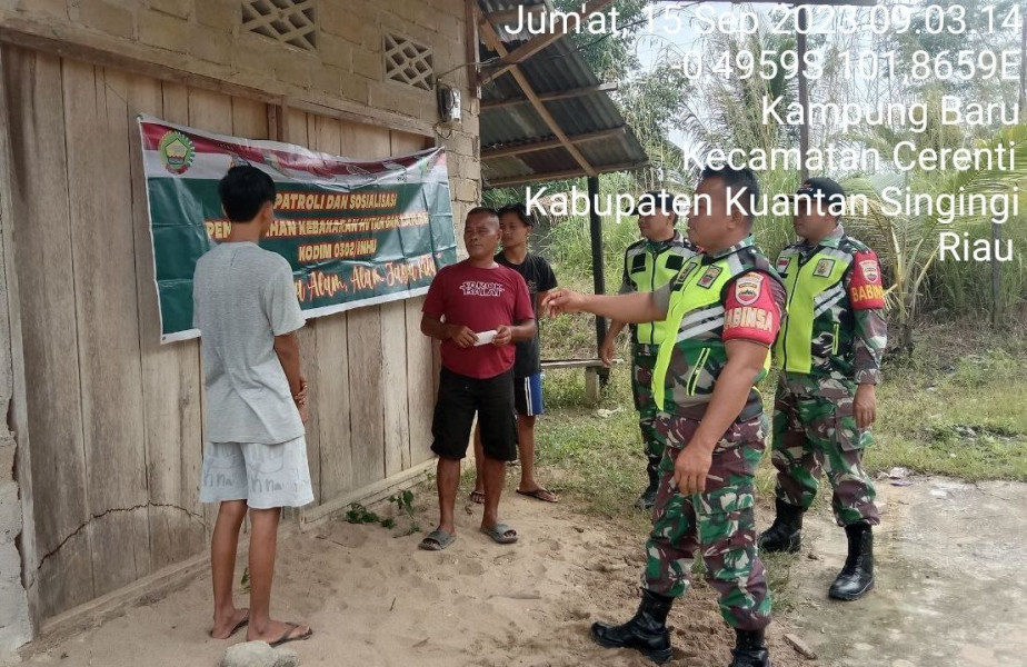 Sertu Firman Babinsa Koramil 06/Cerenti Kodim 0302/Inhu Laksanakan Patroli Dan Sosialisasi Untuk Cegah Kebakaran Hutan Dan Lahan
