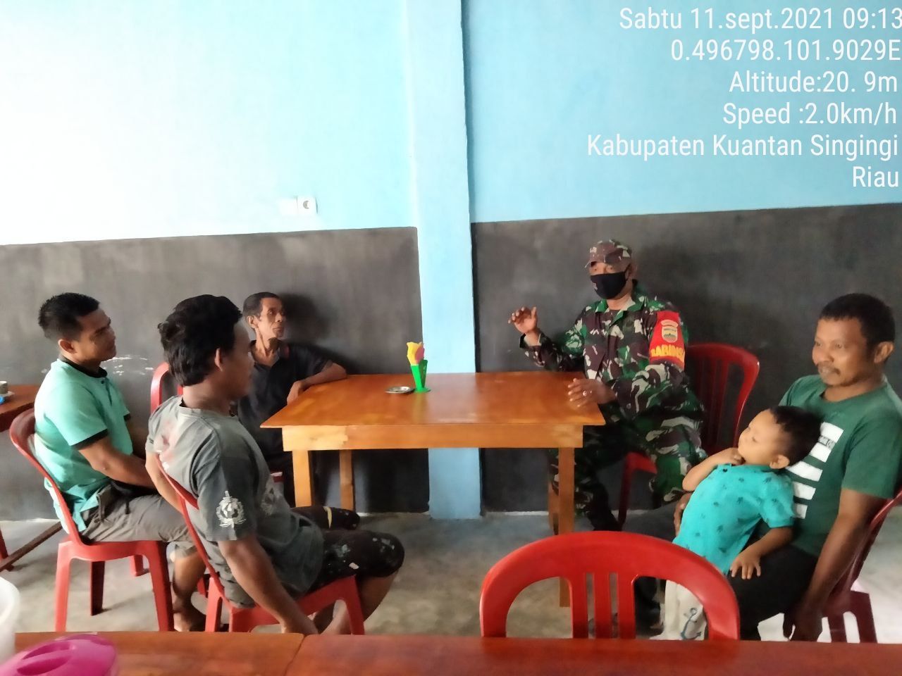 Babinsa Koramil 06/Cerenti Kodim 0302/Inhu Melaksanakan Komsos Dengan Warga Binaan di Desa Koto Cerenti