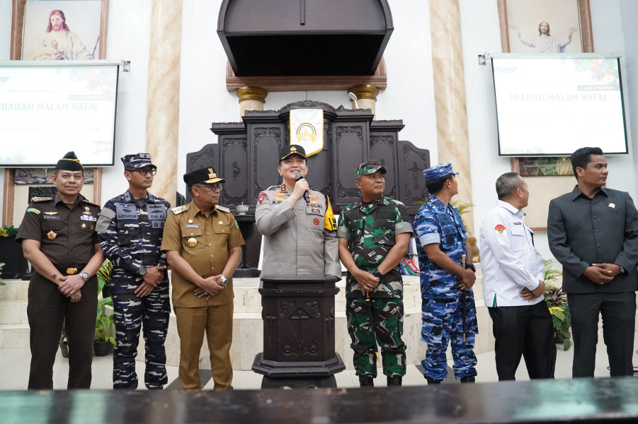 Kapolda Riau dan Pj Gubernur Tinjau Pengamanan Natal di Pekanbaru