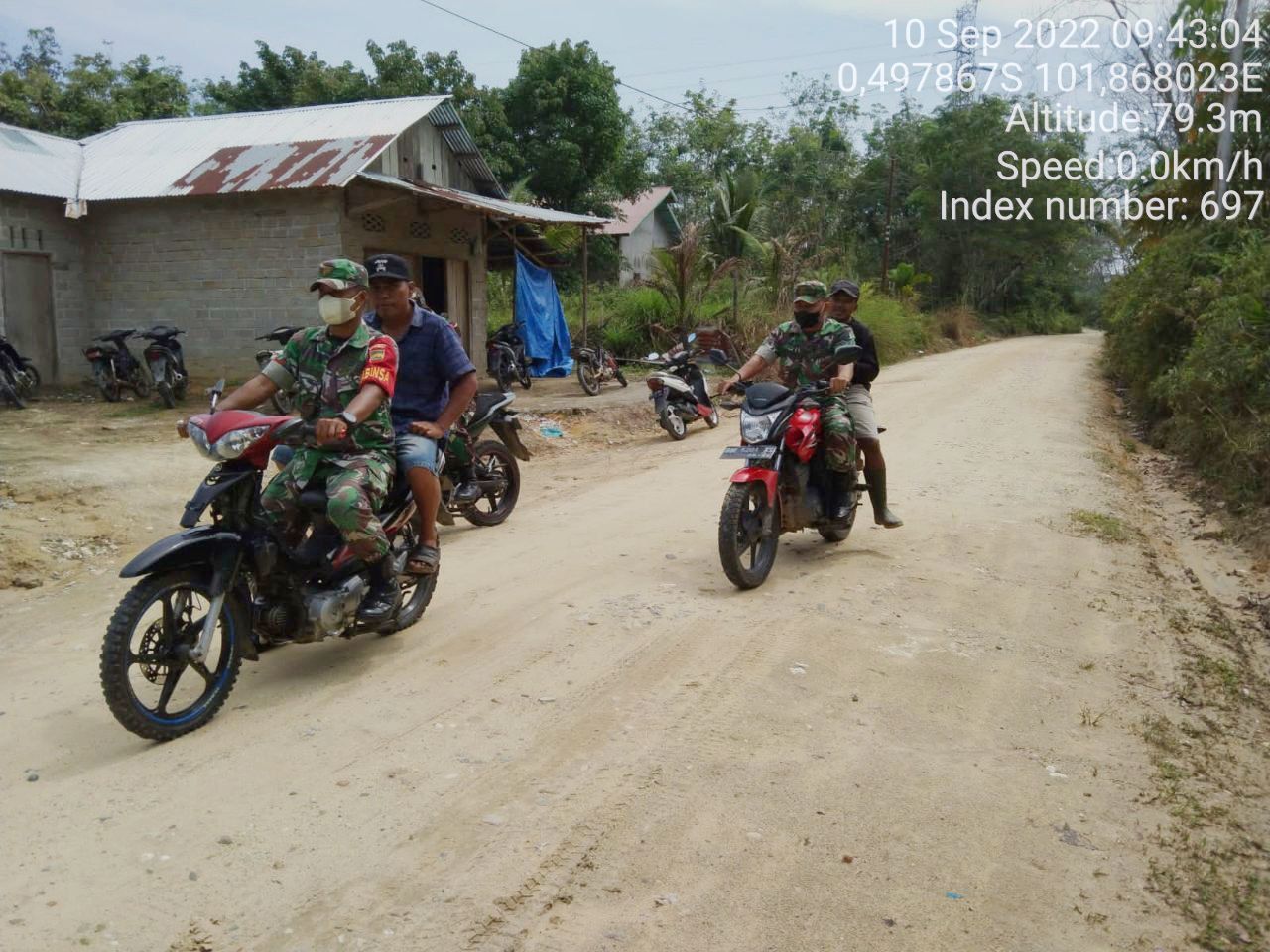 Babinsa Koramil 06/Cerenti Kodim 0302/Inhu Laksanakan Patroli Untuk Cegah Kebakaran Hutan Dan Lahan Di Desa Sigaruntang Kecamatan Inuman