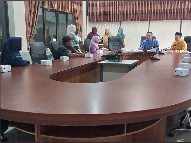 Lurah dan Tim Gakkum DLHK Pekanbaru Panggil Warga yang Kedapatan Buang Sampah Sembarangan