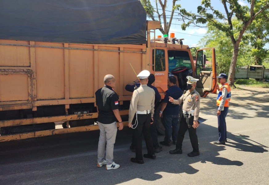 84 Truk ODOL Ditilang di Pekanbaru, Razia Gabungan Digelar di Bundaran Air Hitam