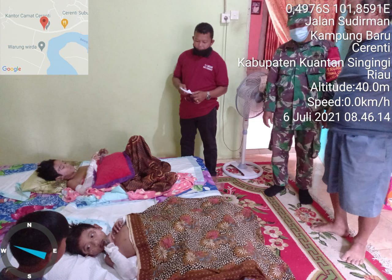Peduli Korban Kebakaran,Babinsa Koramil 06/Cerenti Dampingi Kades Berikan Bantuan Kepada Keluarga Korban