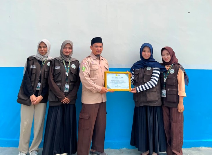 Cegah Perundungan Sejak Dini, Mahasiswa KKN UMRI Kelompok 13 Sosialisasi Stop Bullying di SD MI Mutmainnah Dayun