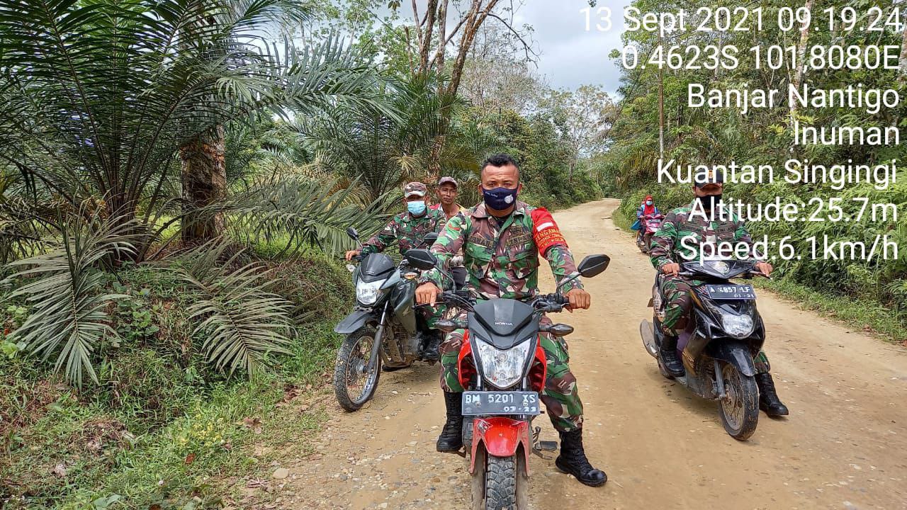 Babinsa Koramil 06/Cerenti Kodim  0302/ Inhu Gelar Patroli Dan Sosialisasi Pencegahan Karhutla di Banjar Nantigo