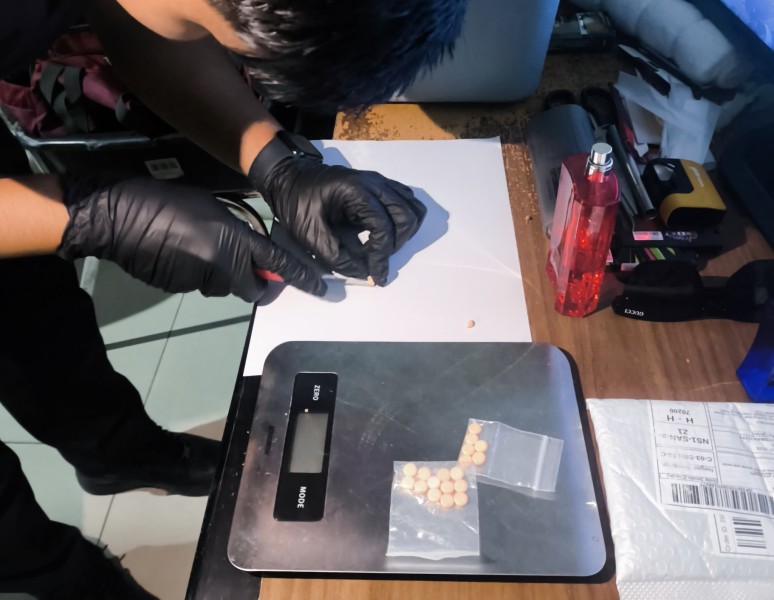 Penyelundupan Ekstasi Digagalkan di Bandara SSK II Pekanbaru, WNA Diamankan