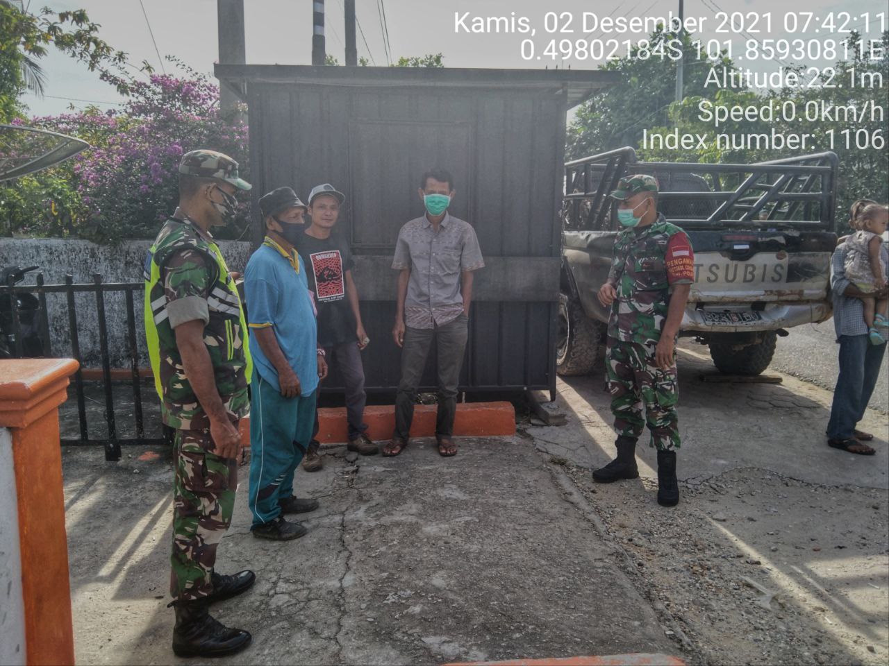 Babinsa Koramil 06/Cerenti Dim 0302/Inhu  Berikan Sosialisasi Serta Himbauan Kepada Warga Agar Patuhi Prokes Covid-19 di Kampung Baru Koto