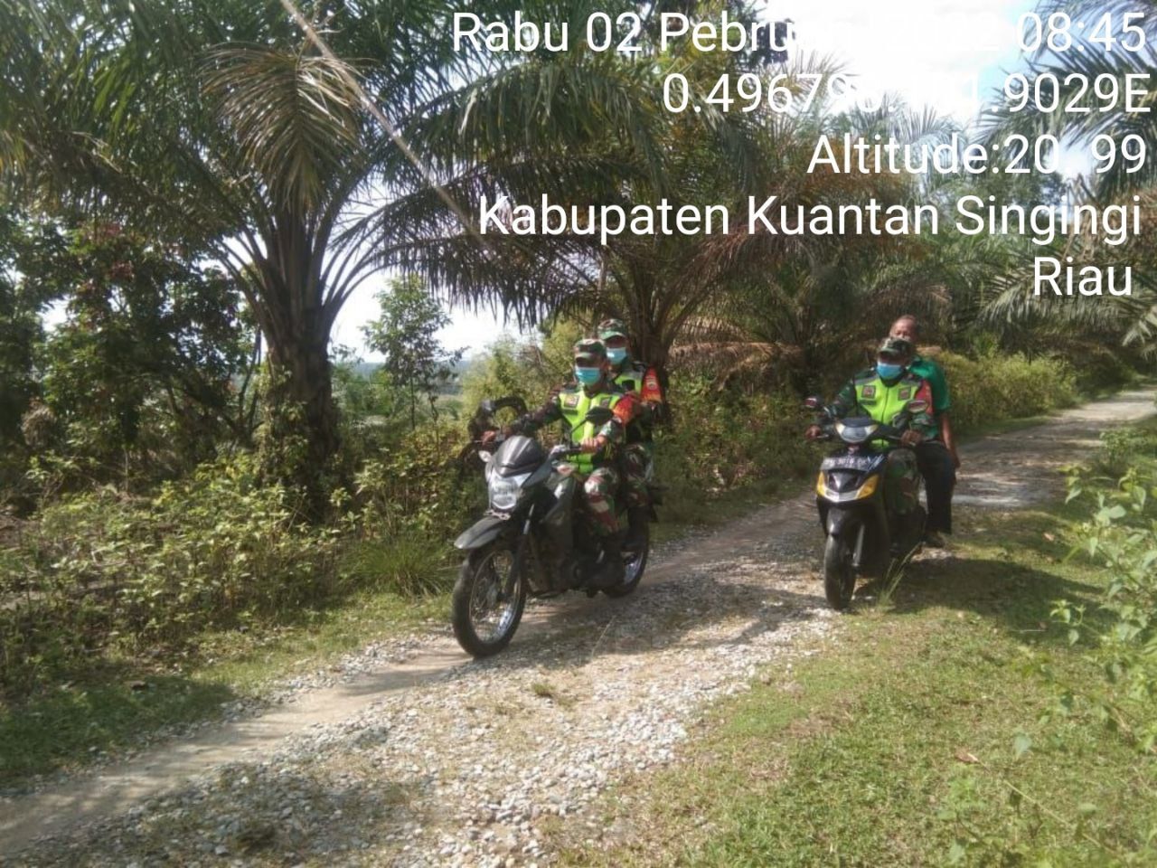 Babinsa Koramil 06/Cerenti Dim 0302/Inhu Gelar Patroli Dan Sosialisasi Pencegahan Karhutla di Desa Kampung Baru Koto