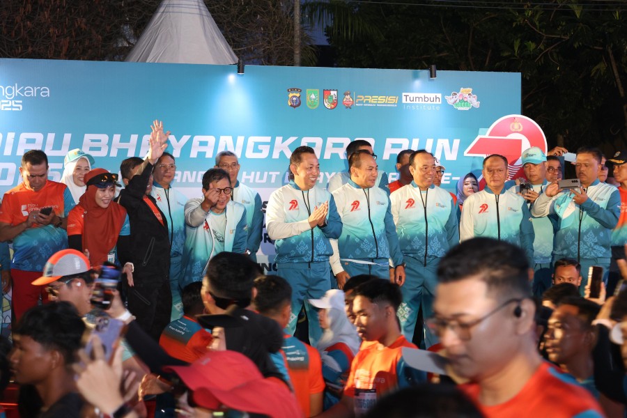Kapolri Lepas Ribuan Pelari di Riau Bhayangkara Run 2025
