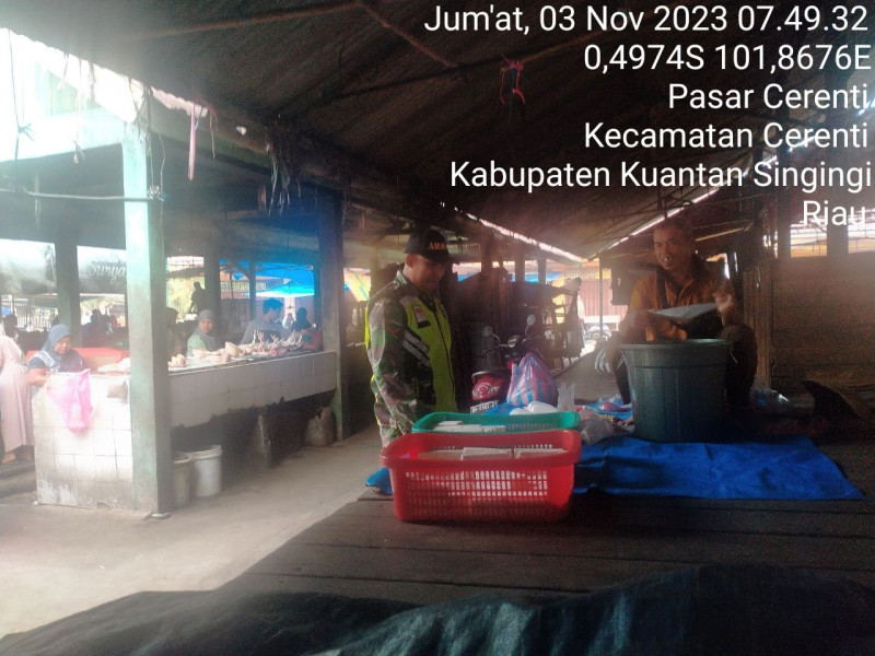 Pantau Perkembangan Harga Kebutuhan Pokok Di Wilayah Kecamatan Cerenti, Itu Yang Di Lakukan Oleh Babinsa Koramil 06/Cerenti Kodim 0302/Inhu