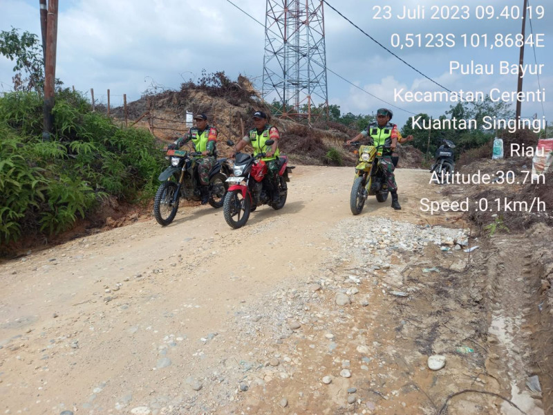 Untuk Mencegah Terjadinya Karhutlah, Babinsa Koramil 06/Cerenti Dim 0302/Inhu Gandeng Warga Untuk Laksanakan Patroli Sebagai Bentuk Peduli Lingkungan