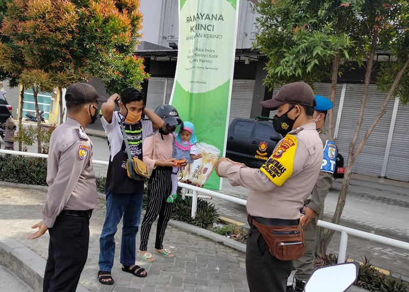 Pendisiplinan Prokes, Polsek Pangkalan Kerinci Laksanakan Operasi Yustisi