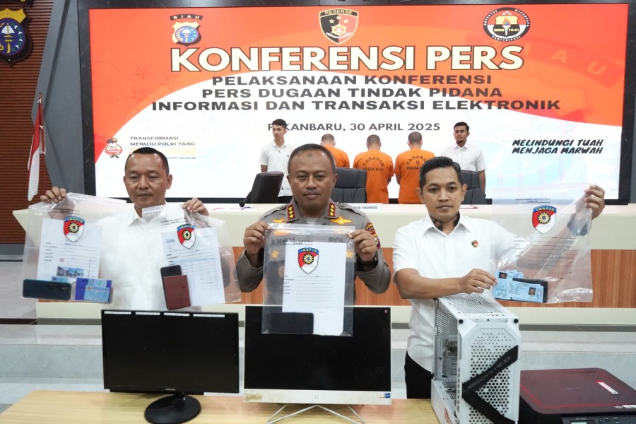 Jual Jasa Palsukan KTP hingga Buku Nikah di Medsos, Empat Orang di Riau Ditangkap