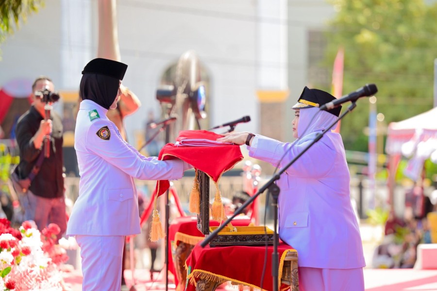 Bupati Kasmarni Pimpin Upacara Detik-Detik Proklamasi Kemerdekaan RI ke-80