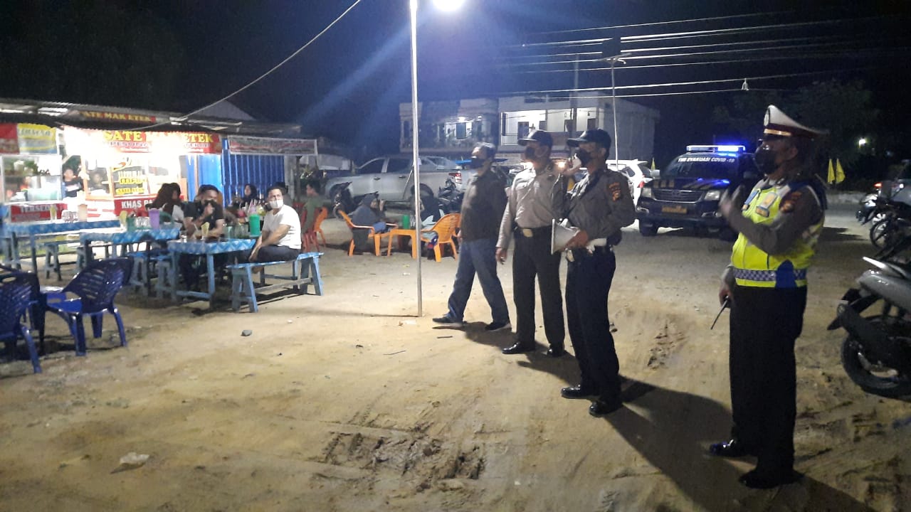 Polsek Pangkalan Kuras Pantau Penerapan Prokes di Beberapa Titik Angkringan