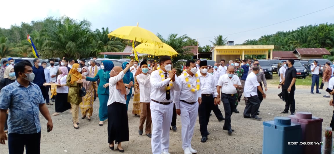 Andi Putra - Suhardiman Di Sambut Warga Di  Tanjung Pauh