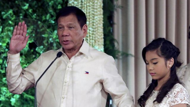 Presiden Filipina Terpilih Rodrigo Duterte dan Wakilnya Leni Robredo Dilantik Terpisah
