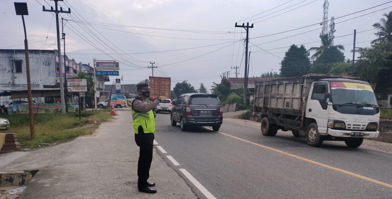 Cegah Laka Lantas, Polsek Bandar Sei Kijang Gelar Patroli di Ruas Jalan Lintas Timur