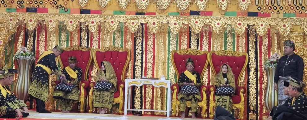 Ditabalkan Gelar Adat Oleh LAM Kuansing;  Bupati Dan Wabup Sampaikan Terimakasih