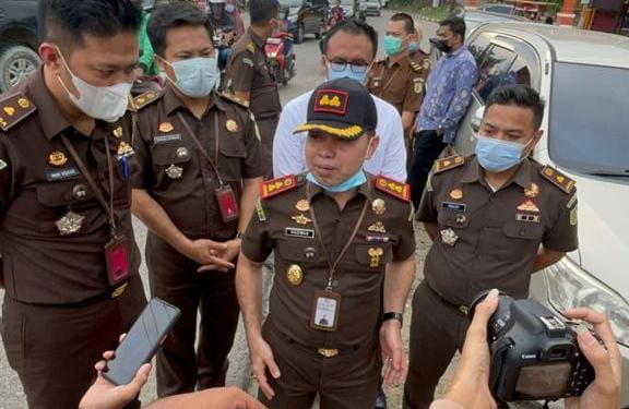 Penyidik Kejari Kuansing, Layangkan Surat Pemanggilan Kepada Mantan Bupati Dan Mantan Ketua DPRD Kuansing