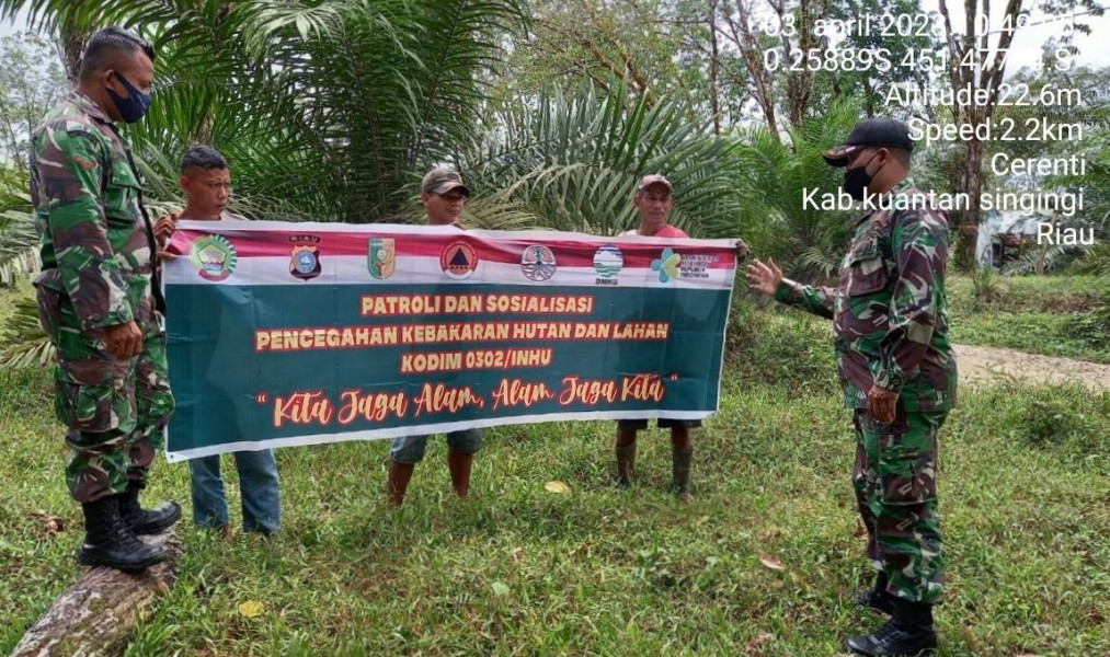 Terus Tingkatkan Pengawasan Bahaya Karlahut Babinsa Koramil 06/Cerenti Kodim 0302/Inhu Laksanakan Patroli dan Sosialisasi di Desa Tanjung Medan Kecamatan Cerenti