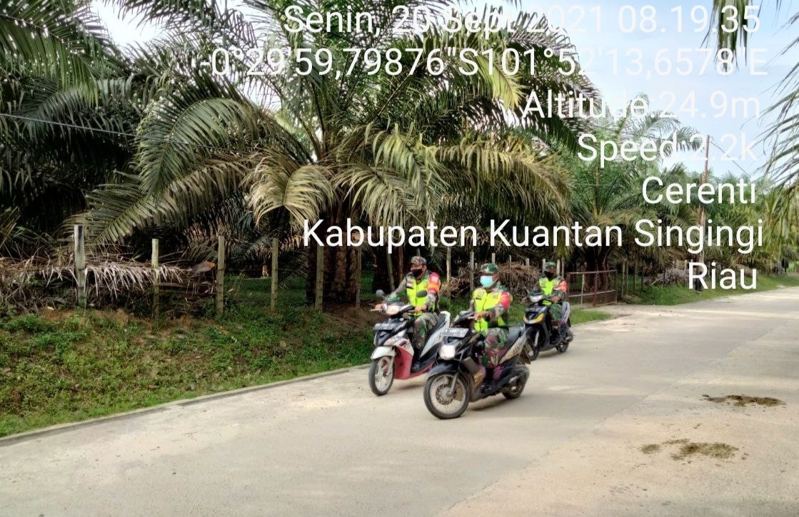 Babinsa Koramil 06/Cerenti Kodim 0302/Inhu Patroli Karhutla di Kelurahan Koto Peraku