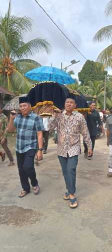 PLT Bupati Kuansing Suhardiman Amby Melayat Kerumah Almarhumah Hj Suliana Desa Pulau Panjang Hilir 