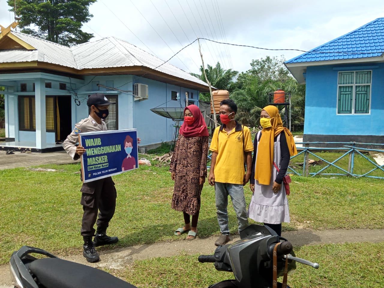 Polsek Teluk Meranti Imbau Masyarakat dan Pegawai Kantor Camat Selalu Terapkan Prokes