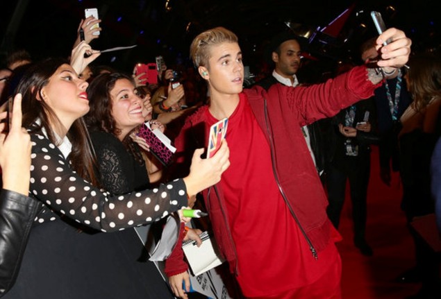 Merasa Diperlakukan Seperti Hewan, Justin Bieber tak Mau Lagi Foto Bareng Fans