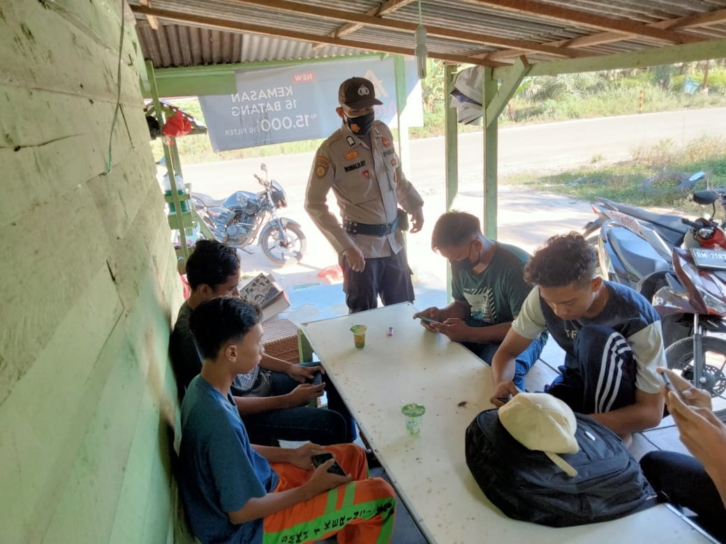 Jaga Lingkungan Agar Tidak Terpapar Covid-19, Polsubsektor Pelalawan Gencar Operasi Yustisi