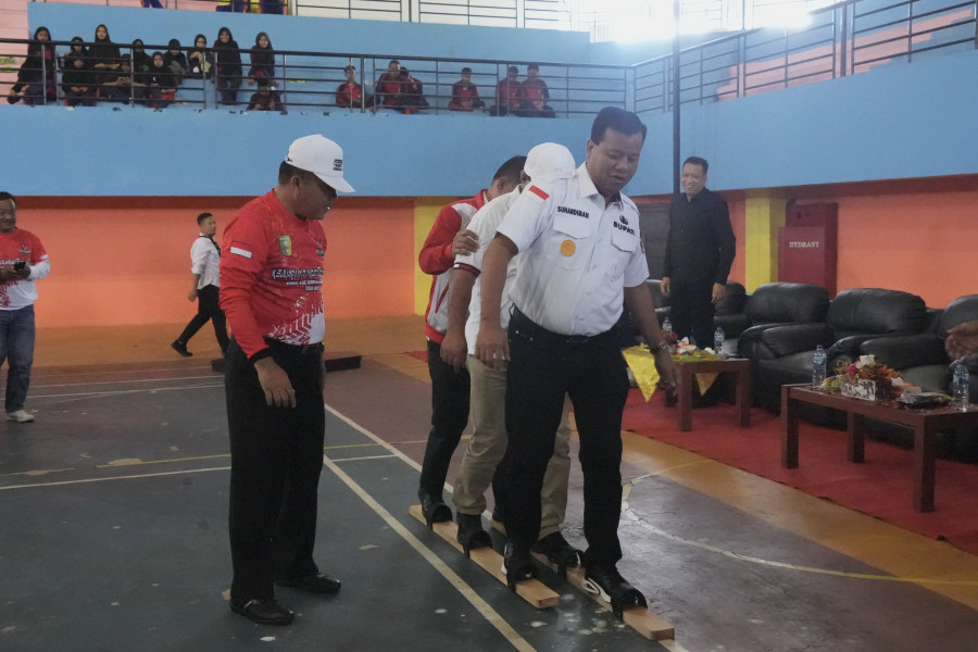 Buka Kejuaraan Olahraga Tradisional;  Bupati Minta KORMI Agendakan Bersamaan Dengan Pacu Jalur