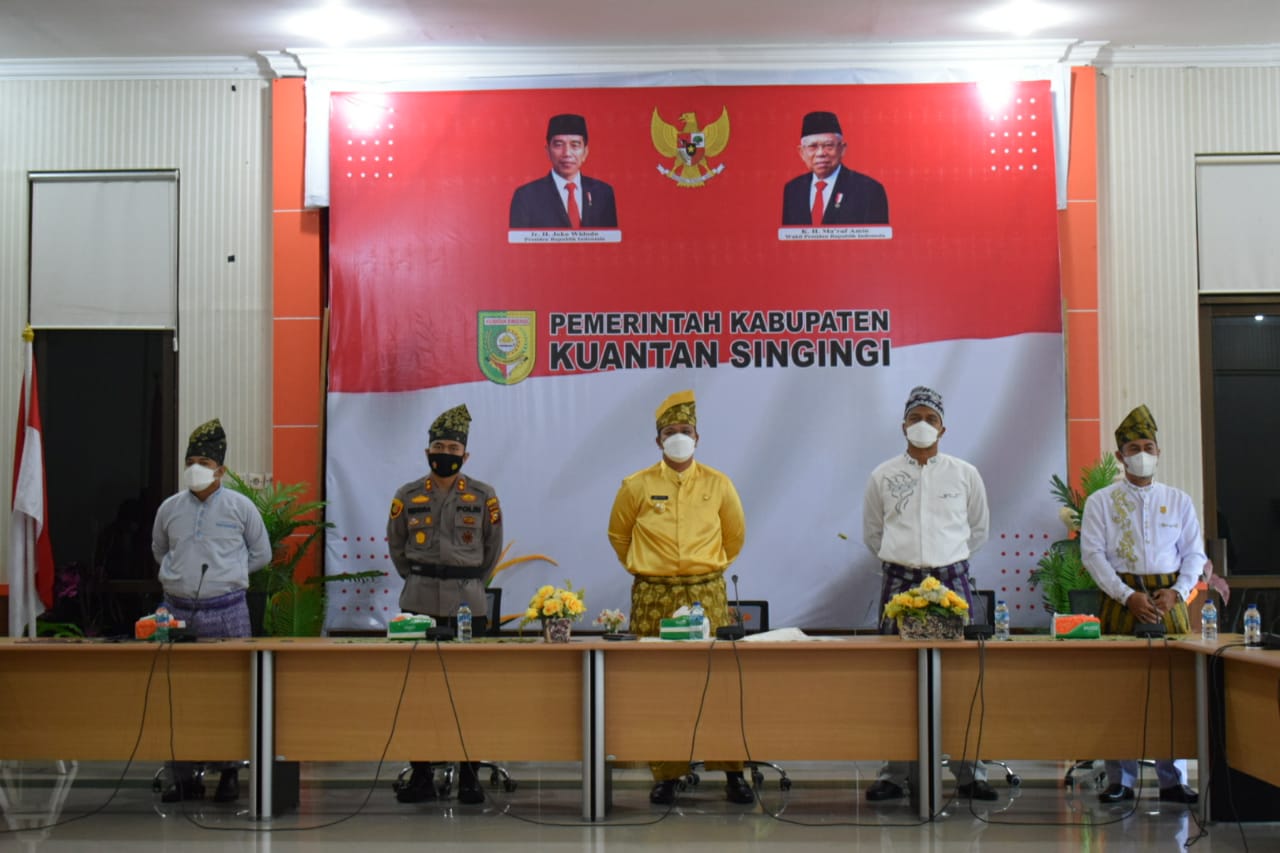 Bupati Berharap Ekonomi Membaik Dan  Bankeu Diturunkan ke Kuansing  Ikuti HUT ke-64 Provinsi Riau Secara Virtual