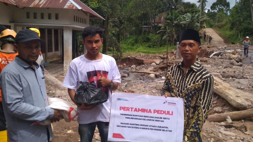 KPI RU II Sungai Pakning Salurkan Bantuan Bencana Banjir Bandang Sumbar