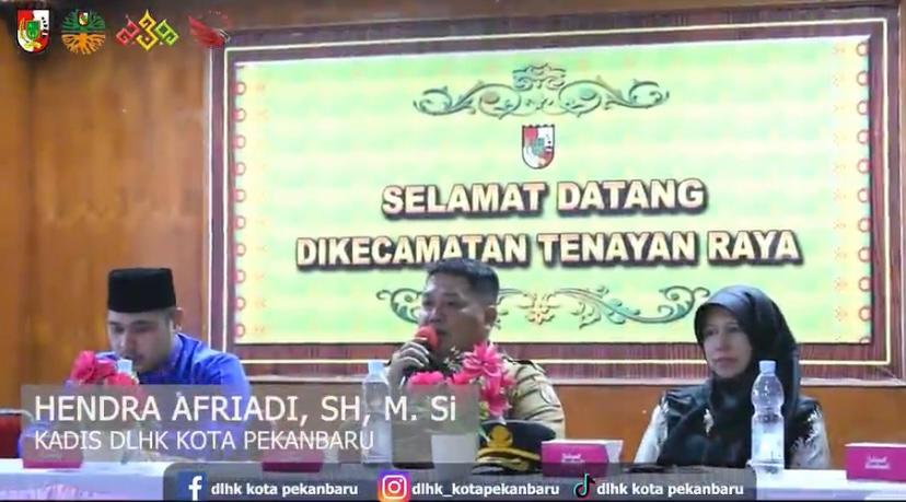 Kadis DLHK Pekanbaru Hendra Afriadi Serahkan Bantuan untuk Anak Stunting di Kecamatan Tenayan Raya