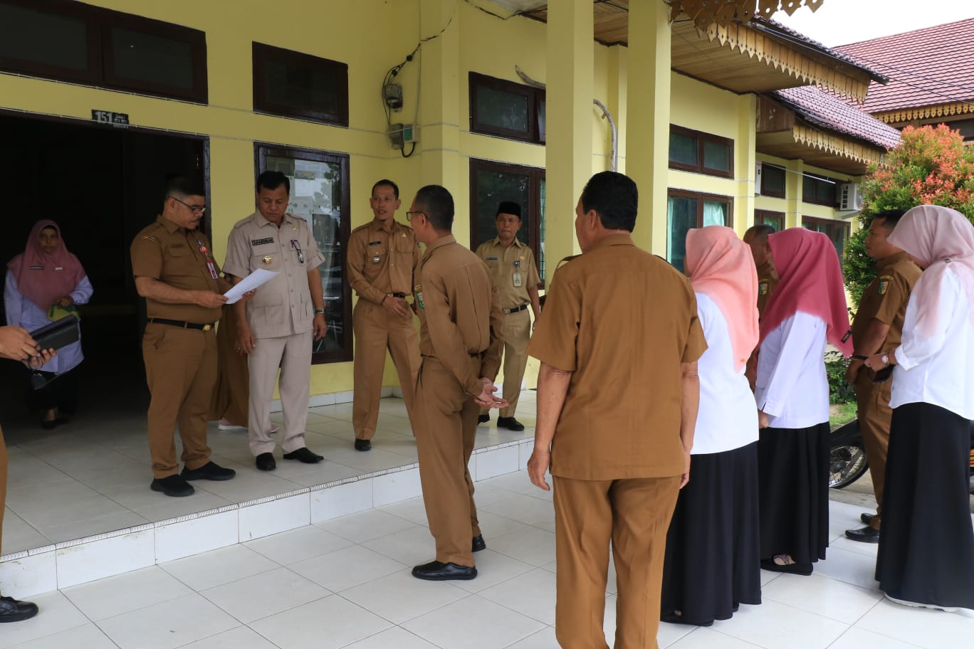 Sidak Masuk Kerja Awal Tahun Ini Pesan Plt Bupati Kuansing ; Jangan Bertele Tele Layani Masyarakat