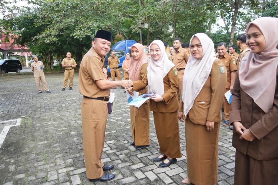 Kadis Kominfo Serahkan SPMT kepada 58 PPPK