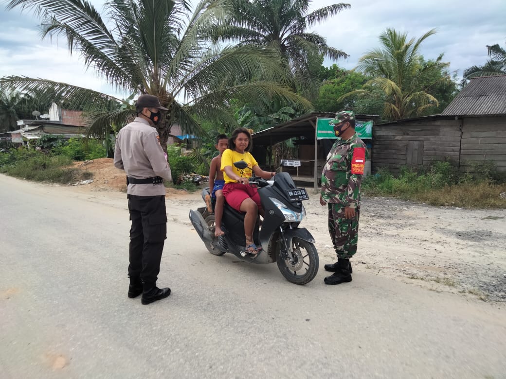 Polsubsektor Pelalawan Laksanakan Penertiban Prokes di Wilkum