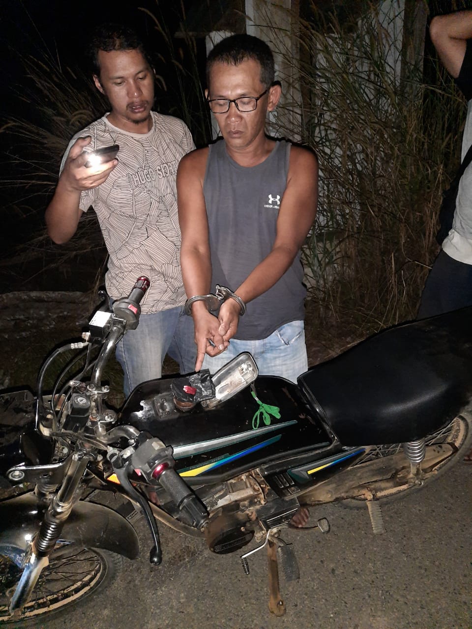 Satresnarkoba Kuantan Singingi Amankan Sukemi Warga Gunung Melintang Kecamatan Kuantan Hilir, Karena Menyimpan Narkoba Jenis Sabu Di Rumahnya.