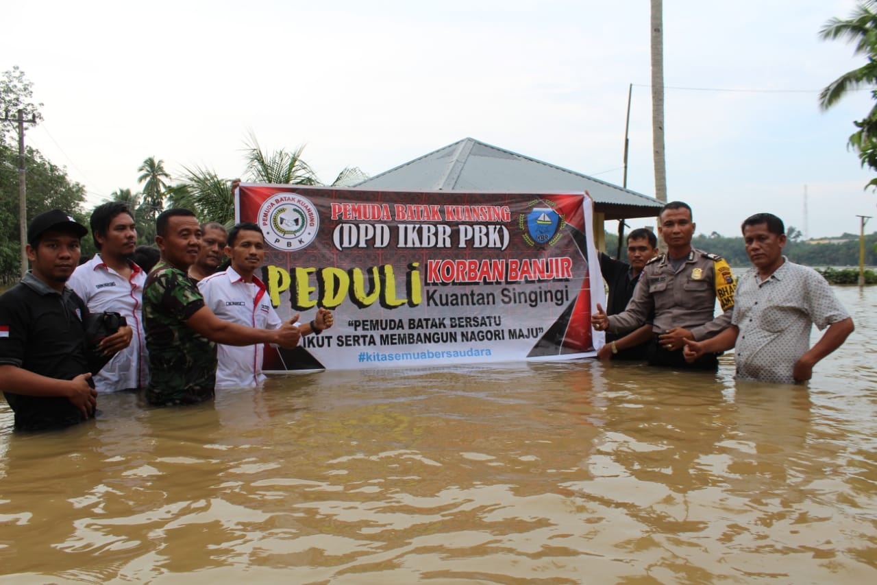 Haru Dengan Derita Korban Banjir; Pemuda Batak Kuansing Sambangi Desa Pulau Kijang.
