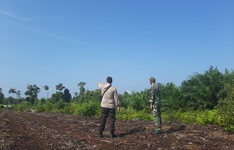 Polsek Pangkalan Lesung dan TNI Laksanakan Patroli Dialogis Karhutla